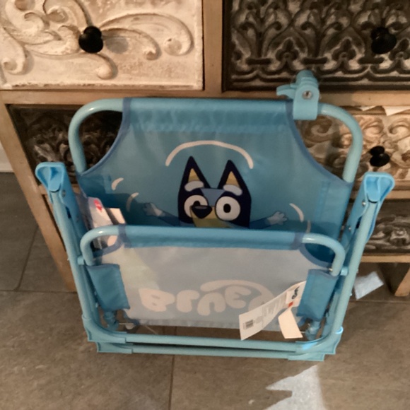 New Bluey Children’s Beach Chair and Umbrella - Picture 5 of 5